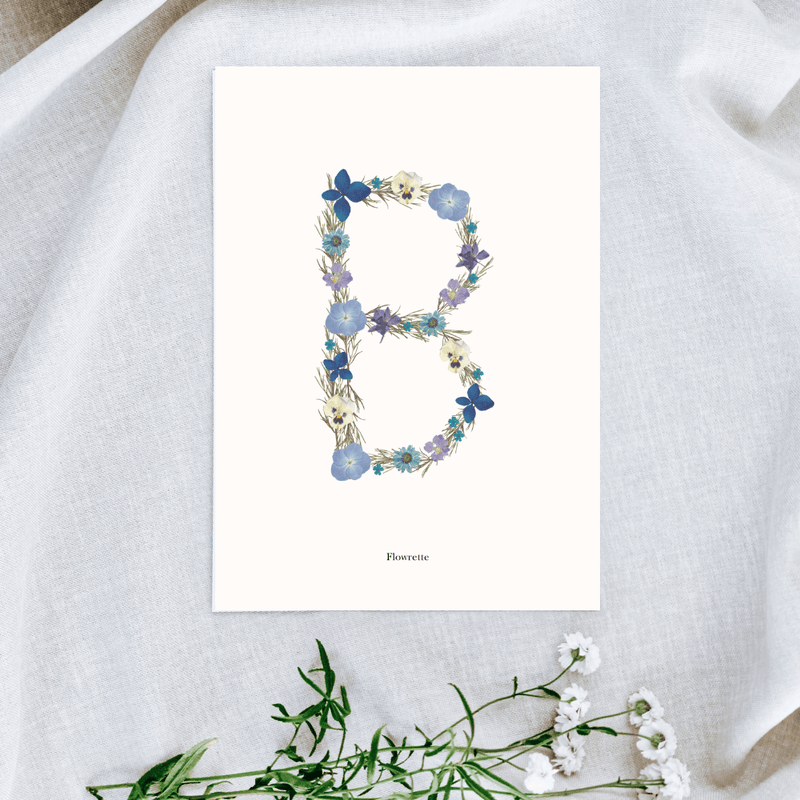 petite-affiche-herbier-lettre-flowrette-bleue
