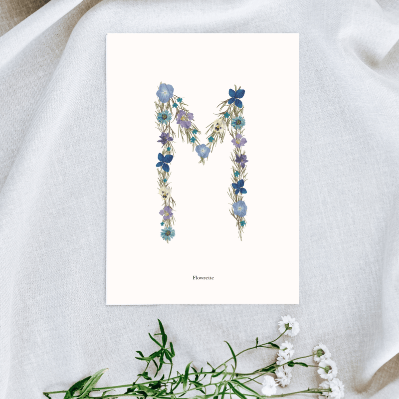 petite-affiche-herbier-lettre-flowrette-bleue