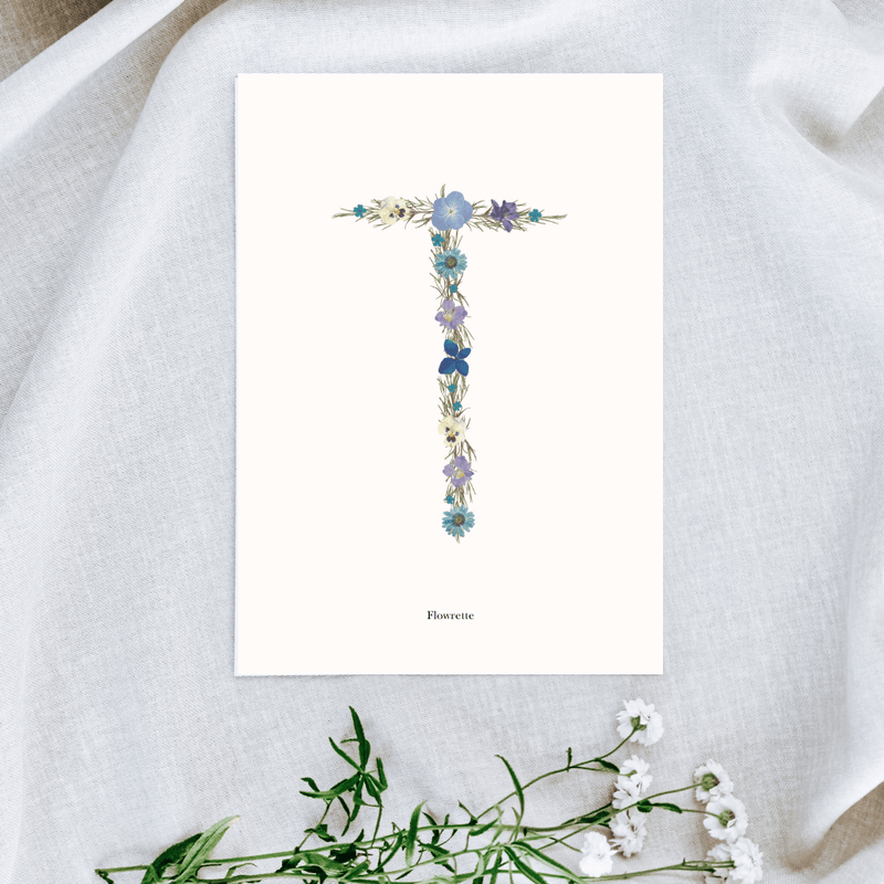 petite-affiche-herbier-lettre-flowrette-bleue