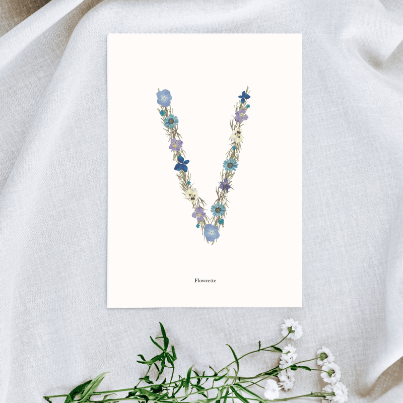 petite-affiche-herbier-lettre-flowrette-bleue