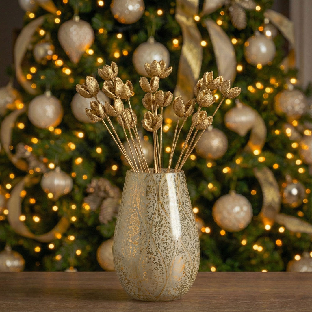 Castanopsis seca sobre tallo dorado