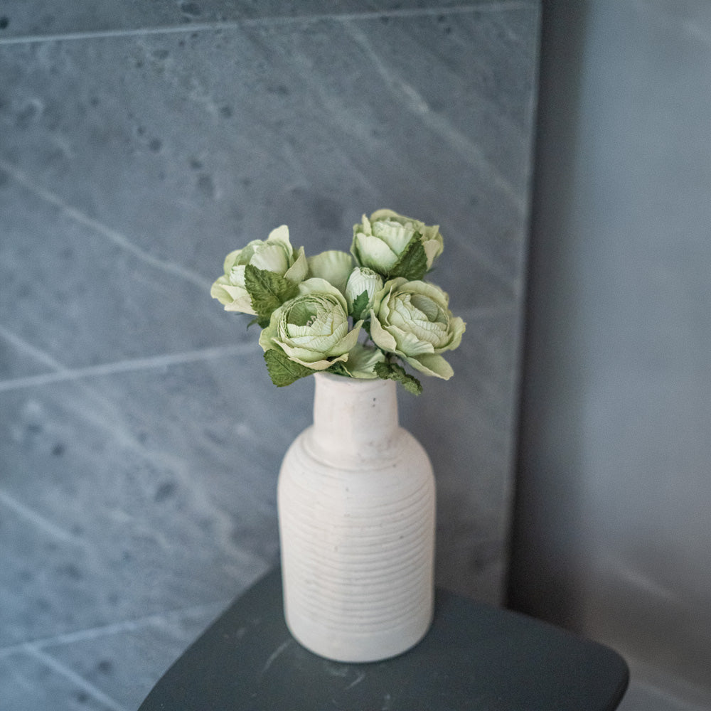 Rose queen in green paper