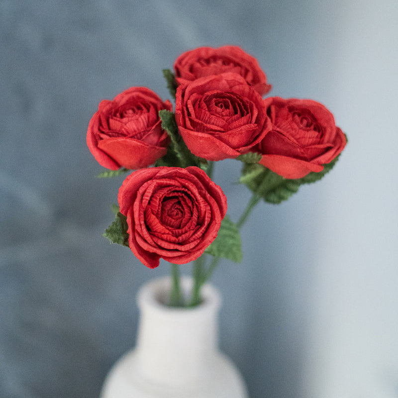 Rose rouge en papier