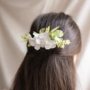 peigne-vert-blanc-accessoire-cheveux-mariage-fleurs-en-papier