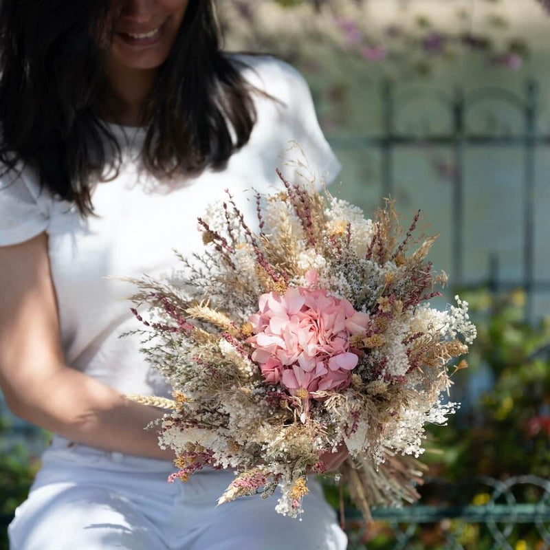 bouquet-en-fleurs-sechees-rose-pale