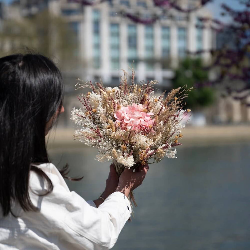 bouquet-en-fleurs-sechees-rose-pale