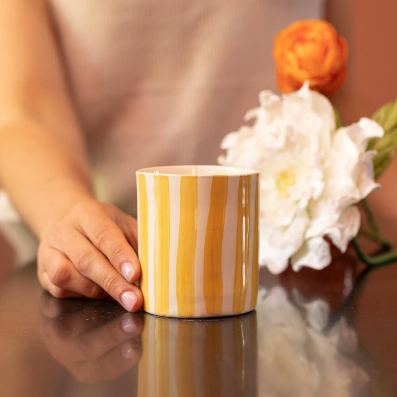 collection-rayee-flowrette-bougie-jaune-parfum-monoi