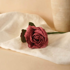 Gran rosa en papel de Burdeos