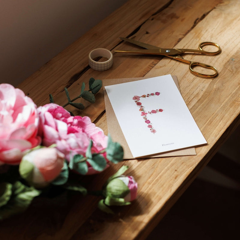 Carte postale herbier lettre rose