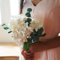 White Hortensia paper bouquet