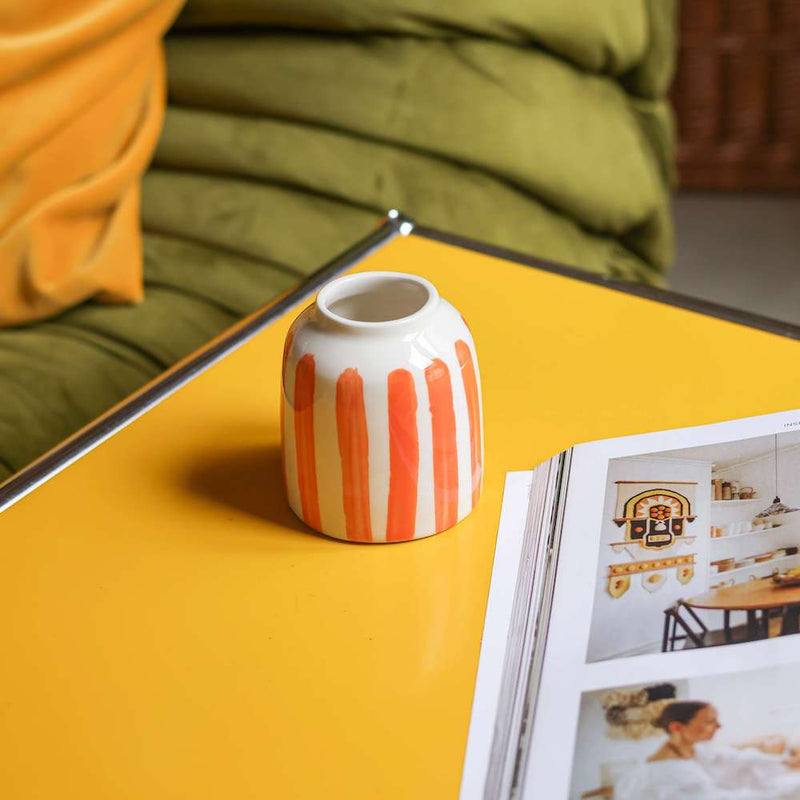orange-vase-raye