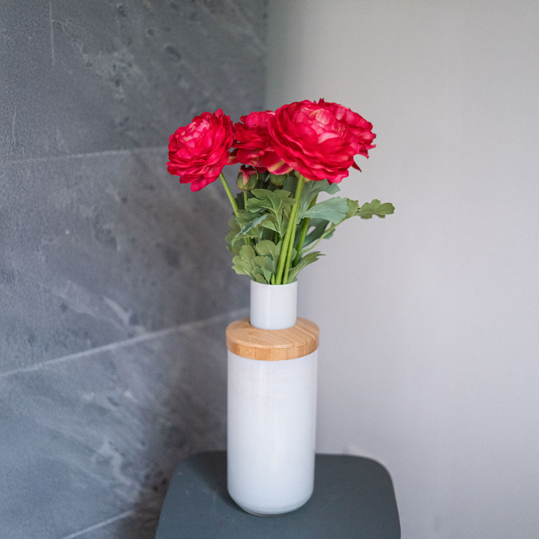 flores artificiales tipo flor. Florero fucsia Ranunculus