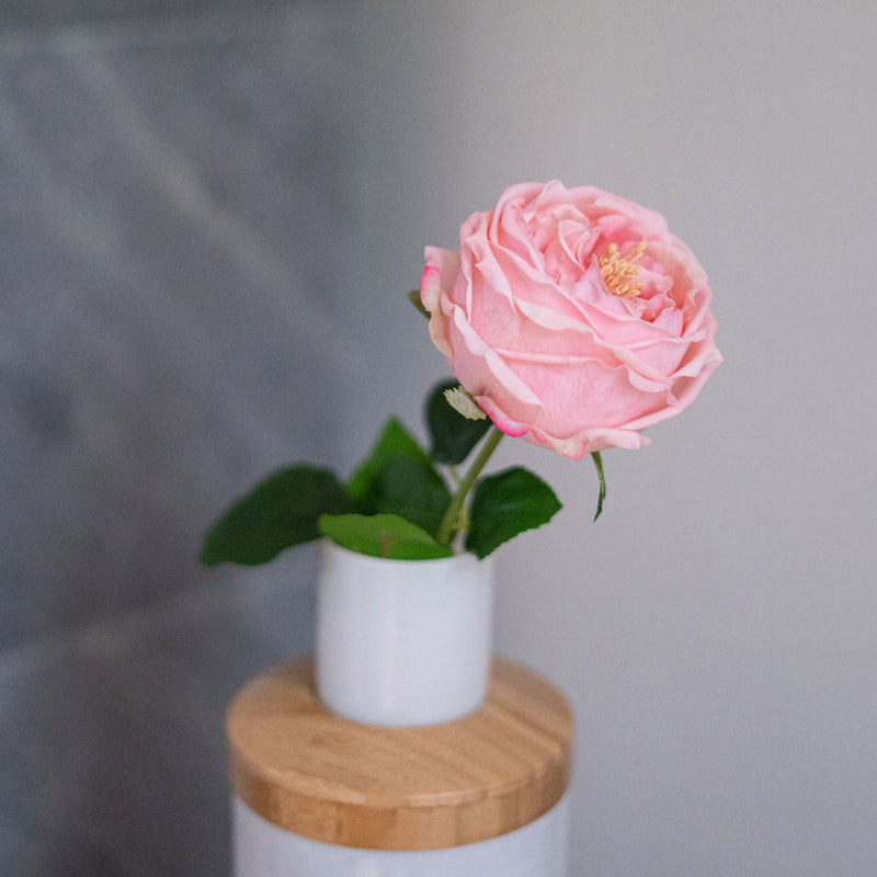 Flowrette Rose rose pâle artificielle real touch, fleur réaliste à la tige, fausse rose déco intérieure