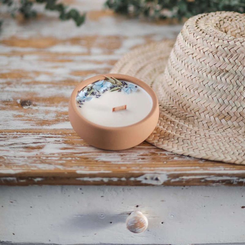 bougie-fleur-de-lin-artisanale