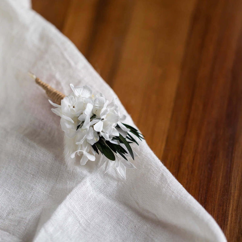 boutonniere-fleurs-sechees-mariage-romy-flowrette