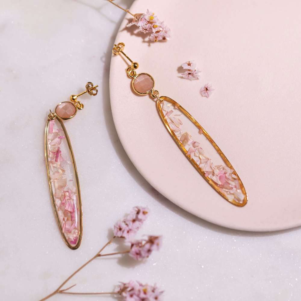 grandes-boucles-oreilles-flowrette-bijoux-resine-fleurs-sechees