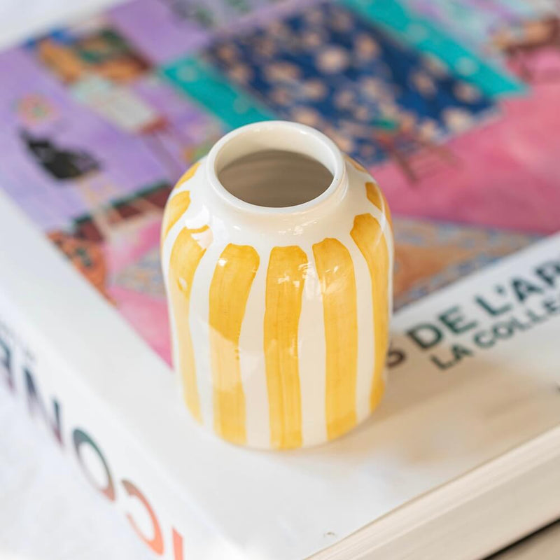 petit-vase-raye-jaune